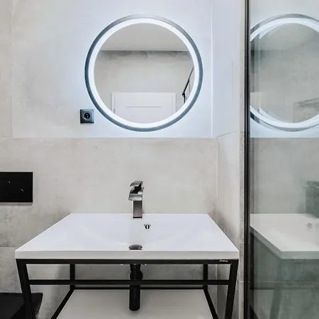 Blueground Zizkov Renovated Nr Universities Prg-35 Apartman *